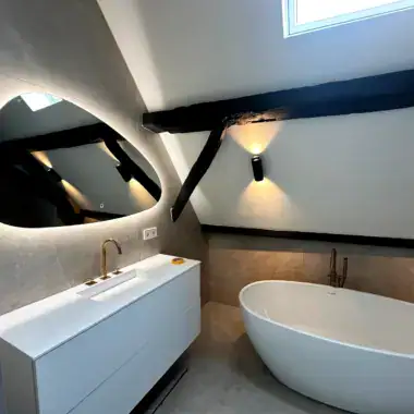 Badkamer gekit door Plinten